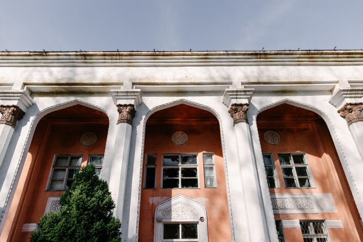 Реконструкция бывшей железнодорожной больницы в Алматы должна начаться в третьем квартале 2024 года
