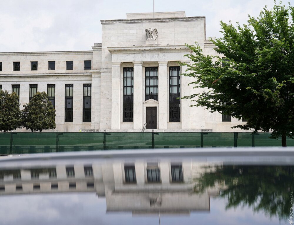 ФРС США повысила базовую ставку до максимума за 22 года
