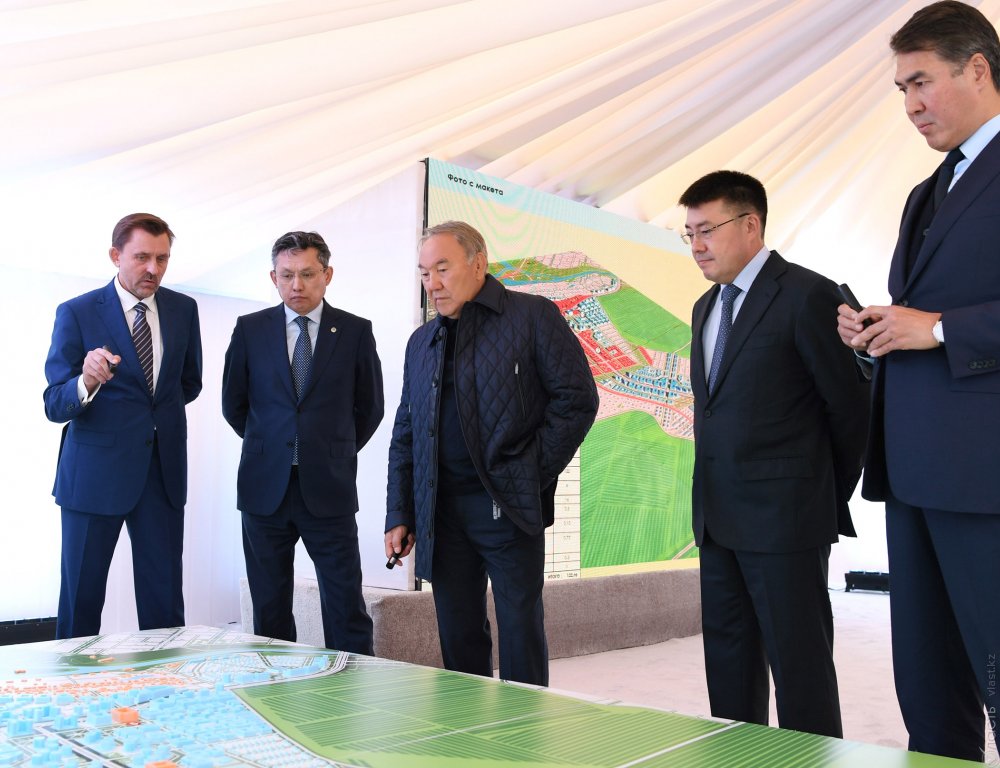 Назарбаева ознакомили с планом застройки Астаны
