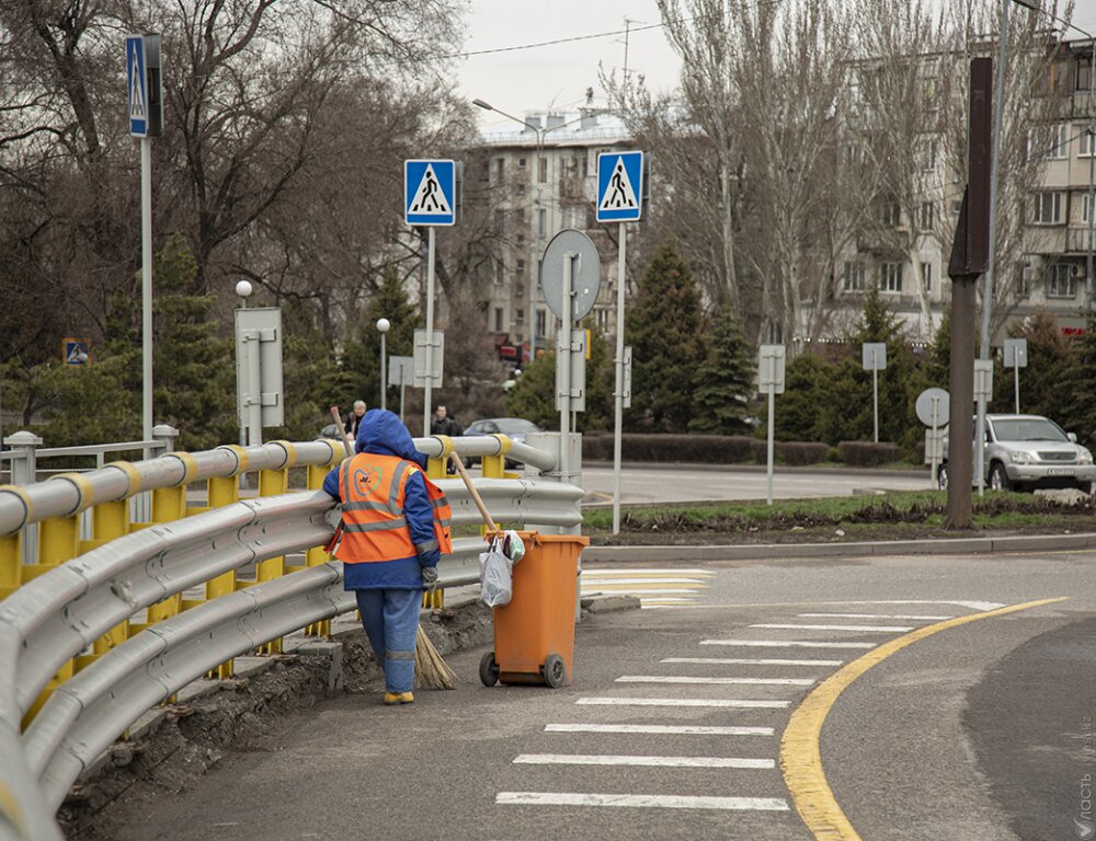 Алматинцы смогут жаловаться на качество уборки улиц напрямую в акимат города