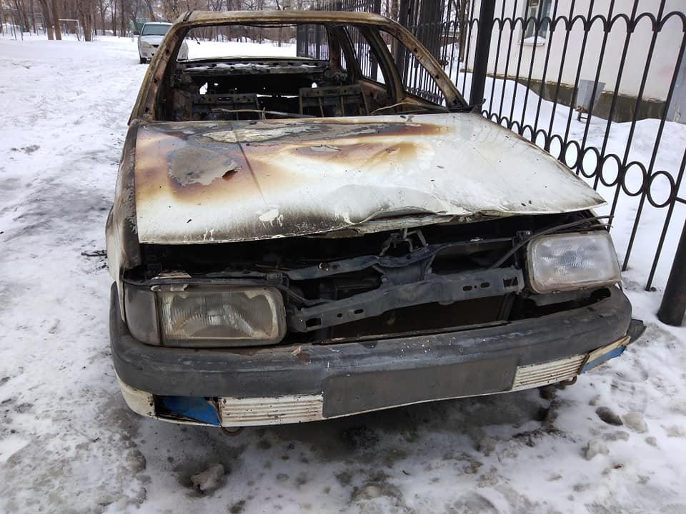 Неизвестные сожгли машину 71-летнего гражданского активиста в Уральске