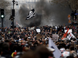 Более 1 млн жителей Франции снова вышли на протесты против пенсионной реформы