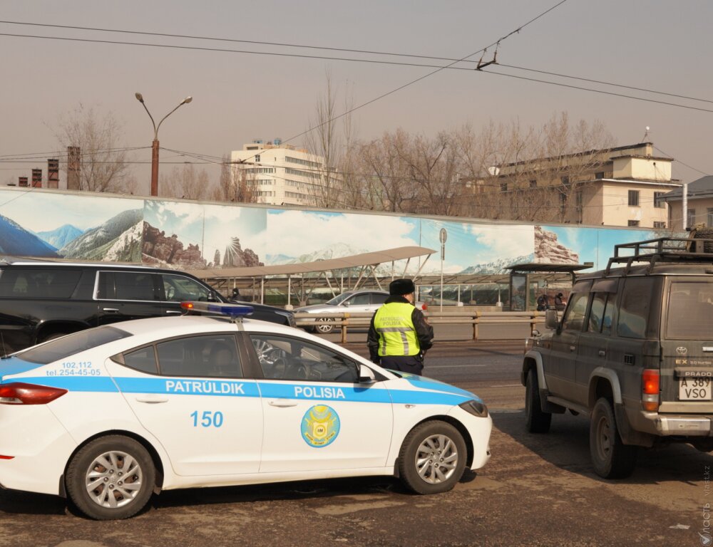 Полиция Алматы задержала российского активиста Дениса Козака, объявленного в розыск на родине