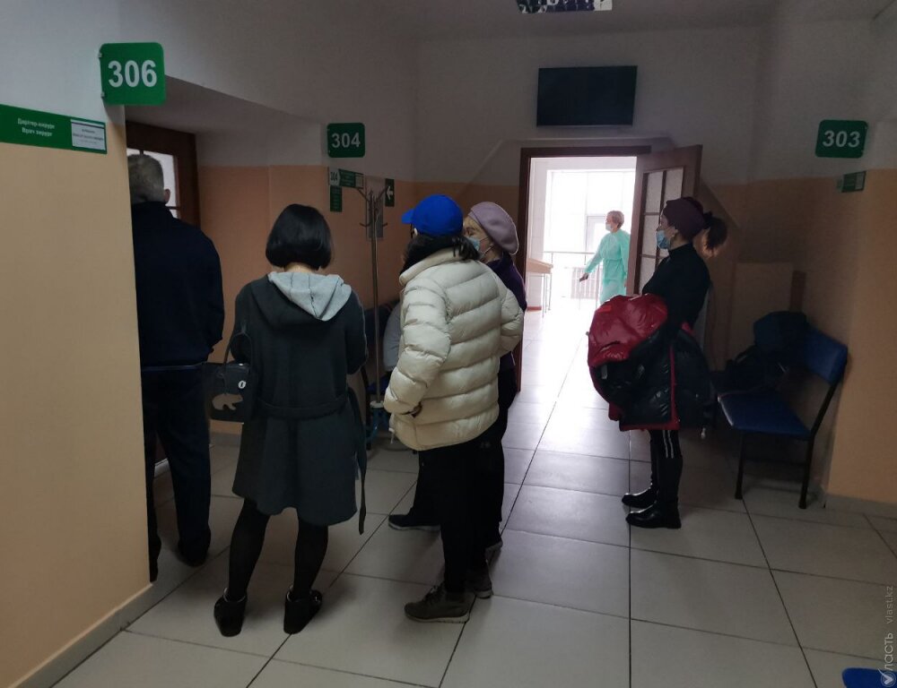 Почти 10 тыс. человек вакцинировали за субботу в Алматы