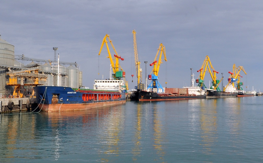 Морской порт Актау получил статус международного