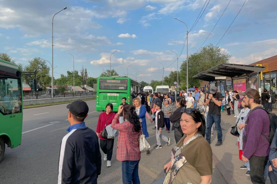 Использовать ИИ в решении транспортных проблем Алматы предложил Токаев