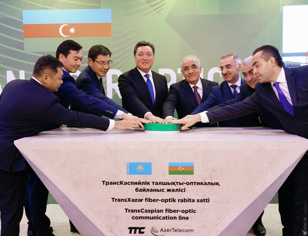 Казахстан и Азербайджан проложат по дну Каспия волоконно-оптическую линию связи