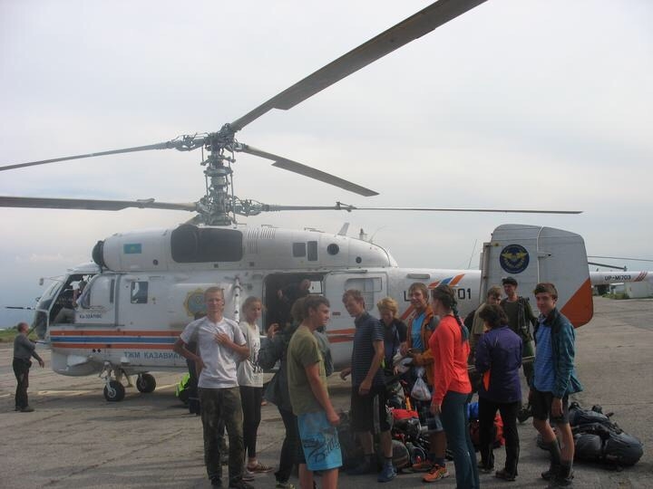 Казахстанские спасатели эвакуировали группу российских туристов из верховья реки Чилик
