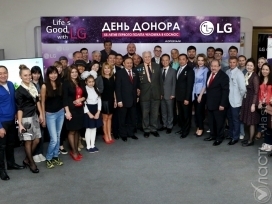 Космонавты Мусабаев и Аимбетов приняли участие в донорском марафоне LGEAK