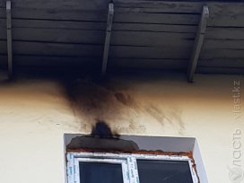 В окно квартиры экоактивистки Салтанат Ташимовой бросили зажигательную смесь