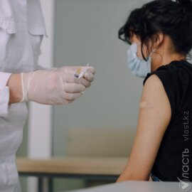В Алматы число получивших первую дозу вакцины от коронавируса превысило 500 тыс. человек 