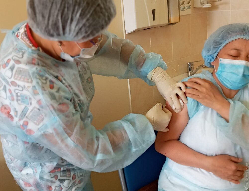 Третья фаза клинических испытаний казахстанской вакцины от COVID-19 продлится до конца апреля 2021 года – Цой