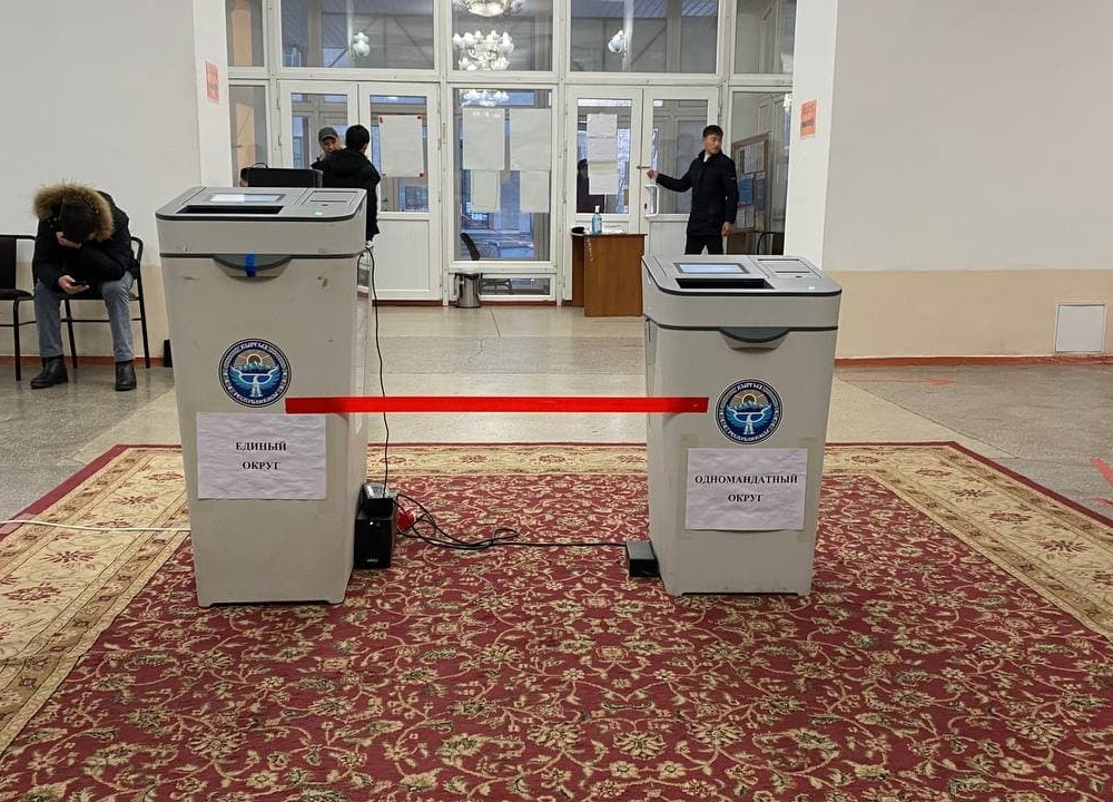 Шесть партий Кыргызстана считают итоги выборов в парламент сфальсифицированными 