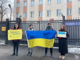 Активисты Oyan, Qazaqstan вышли на пикет к консульству России в Алматы