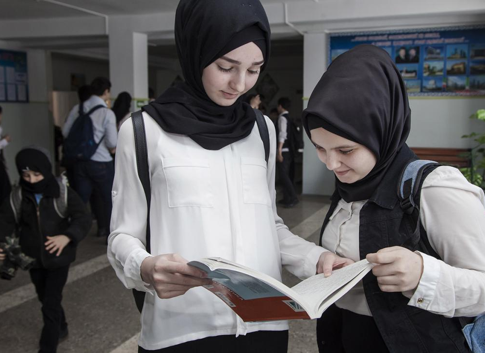 В Казахстане нет учениц, не посещающих школу из-за ношения хиджаба, утверждает министр просвещения