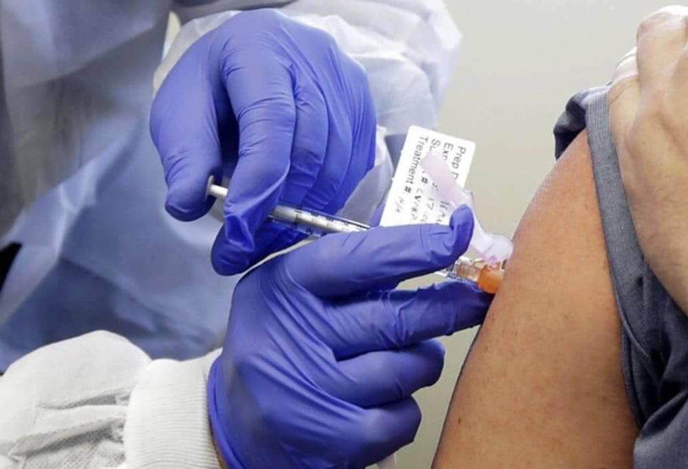 Великобритания начинает вакцинацию населения от коронавируса