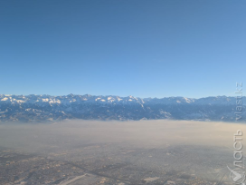 Почти каждый второй алматинец хотел бы покинуть город зимой из-за смога