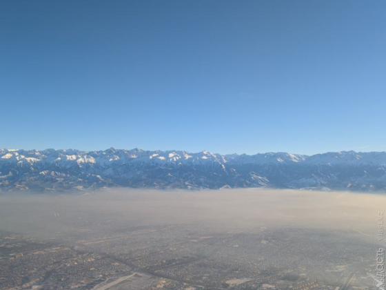 Почти каждый второй алматинец хотел бы покинуть город зимой из-за смога