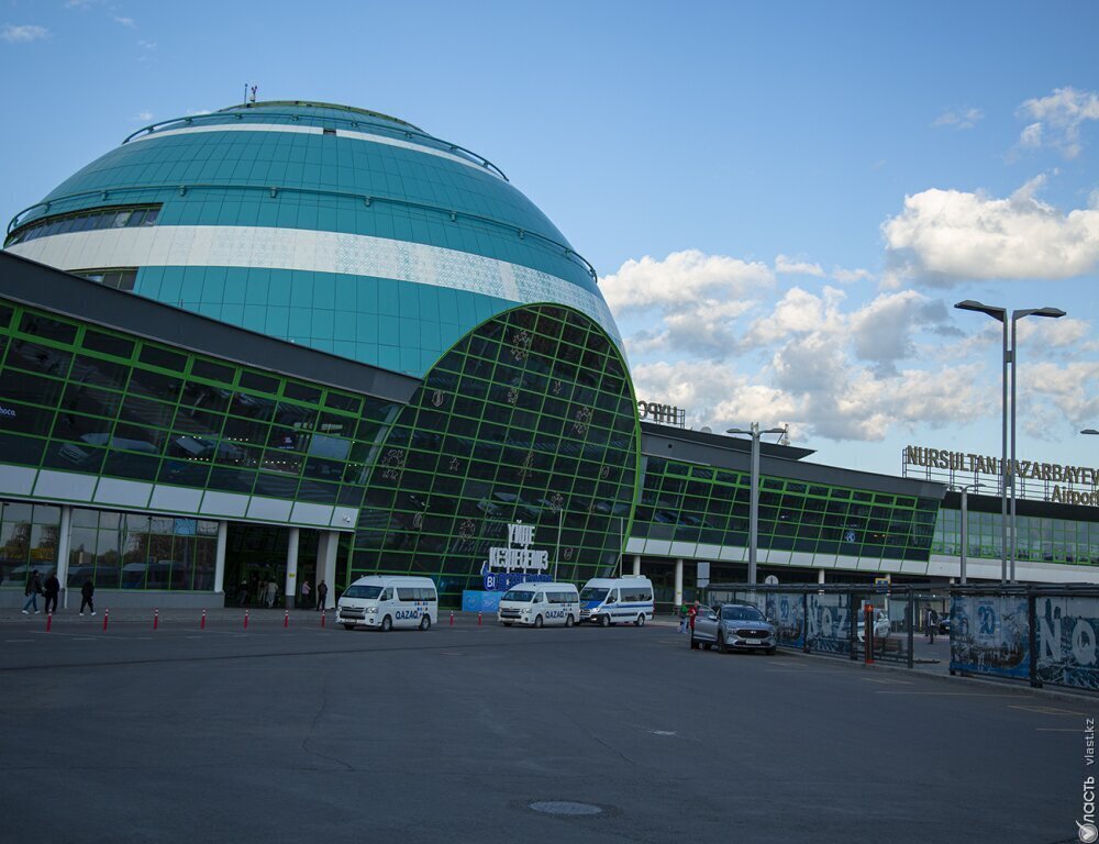 Аэропорт Астаны закрыл прием рейсов из-за непогоды 