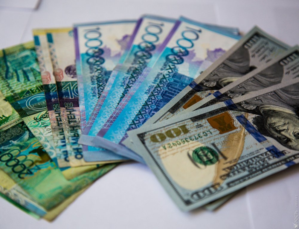 Финансовые потери казахстанцев от волатильности курса оцениваются в 3,2% ежегодно 