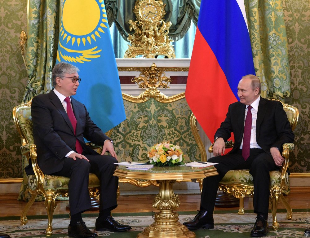 Токаев на встрече с Путиным пообещал работать над укреплением дружбы Казахстана и России