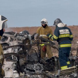 Самолет МЧС России с врачами и оборудованием летит в Актау