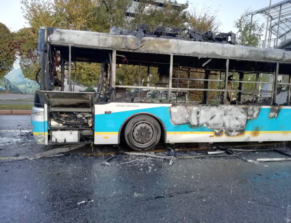 В Алматы и столице сгорели маршрутные автобусы