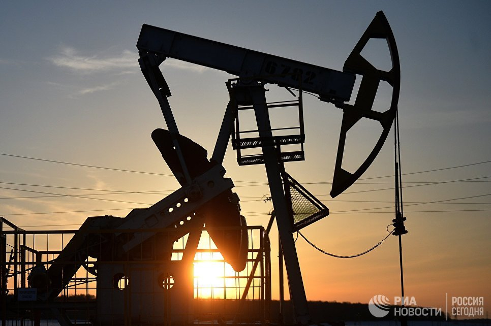 Правительство увеличило прогноз цены на нефть до $60 за баррель в 2018 году