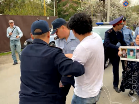 Полиция задержала четверых протестующих у консульства Китая в Алматы