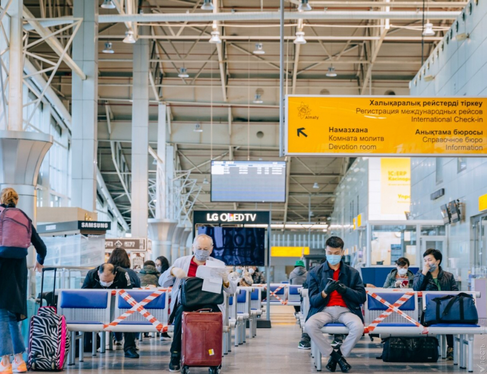 ​В ряде регионов ограничили допуск провожающих и встречающих в здания аэропортов и ж/д вокзалов