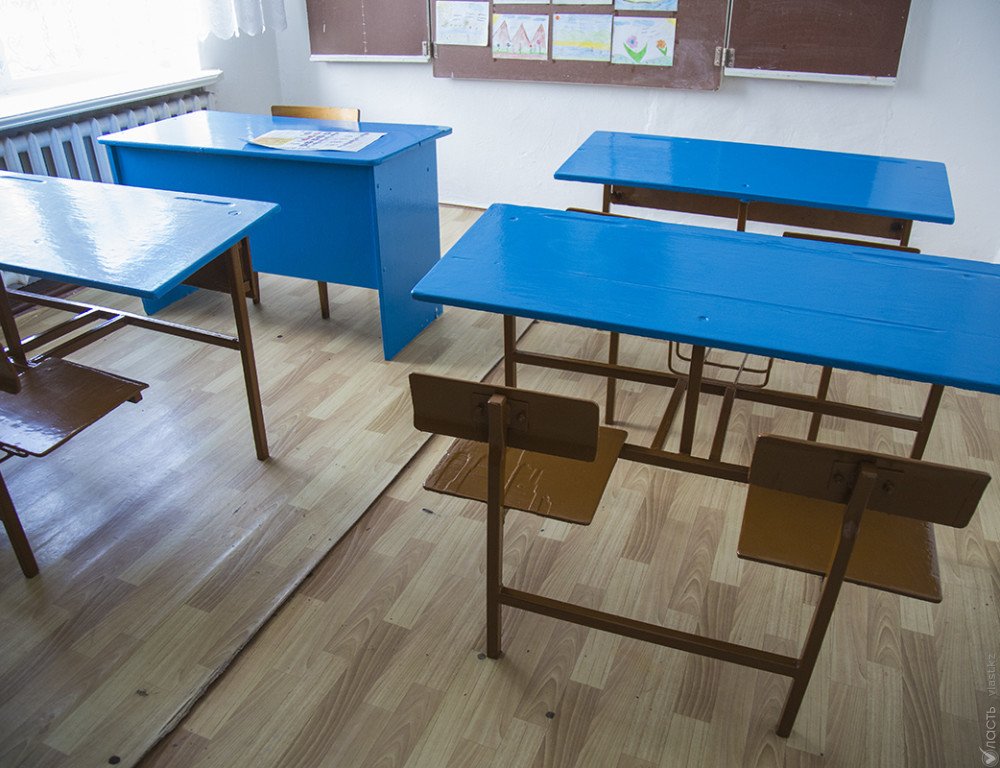 Информатику в казахстанских школах будут преподавать с третьего класса 