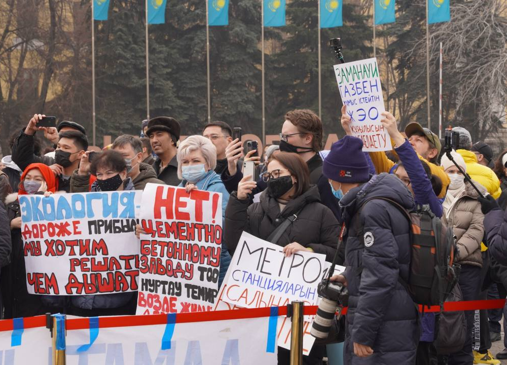 В Алматы проходит митинг за чистый воздух