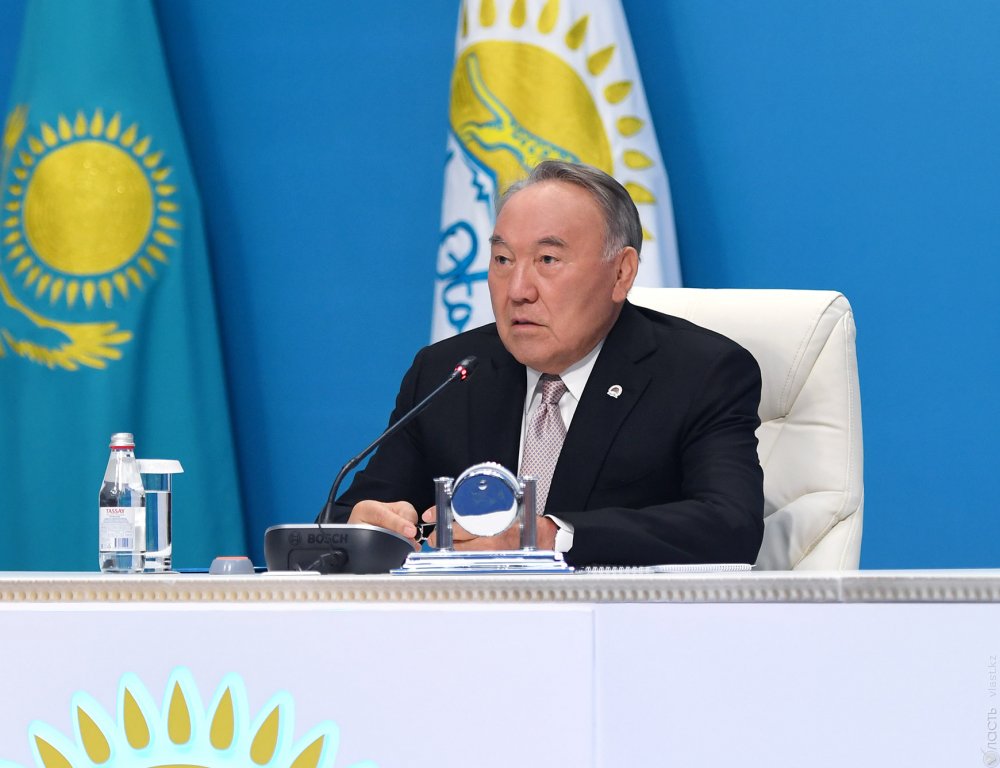Назарбаев поручил начать разработку предвыборной программы партии Nur Otan
