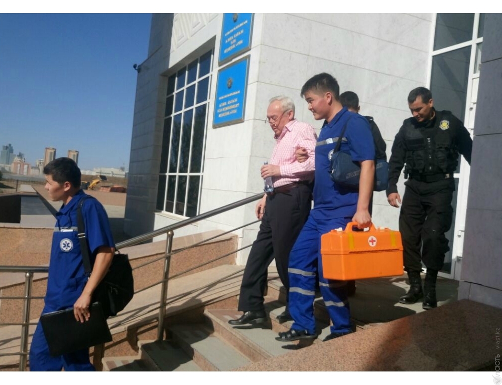 Сейтказы Матаев госпитализирован в больницу из зала суда