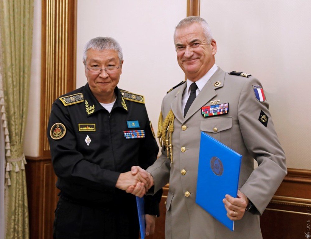 Министерства обороны Казахстана и Франции приняли план сотрудничества