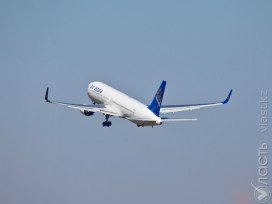 Самолет «Эйр Астаны» вернулся в аэропорт вылета после столкновения с птицей 