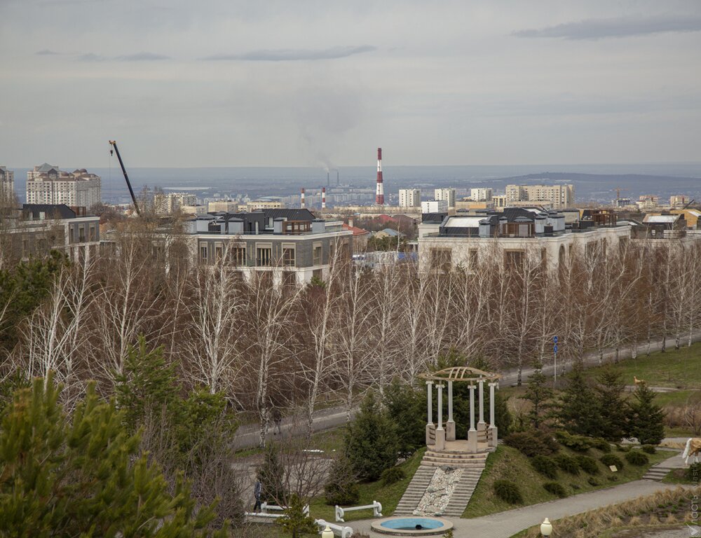 Депутат мажилиса потребовал ввести запрет на засыпку логов и срез горных массивов под таунхаусы в Алматы