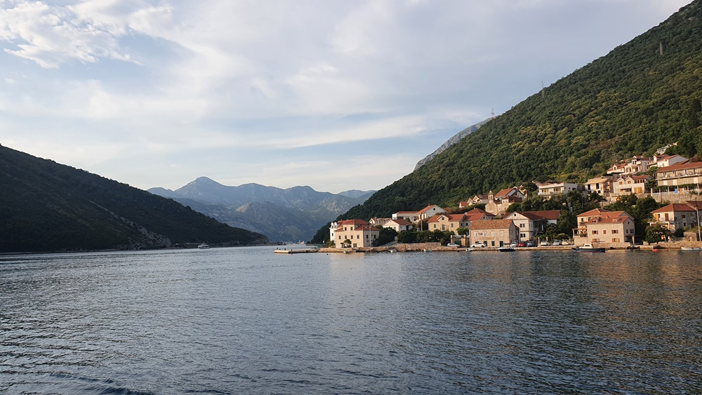 Черногория ужесточила условия въезда для иностранных туристов 