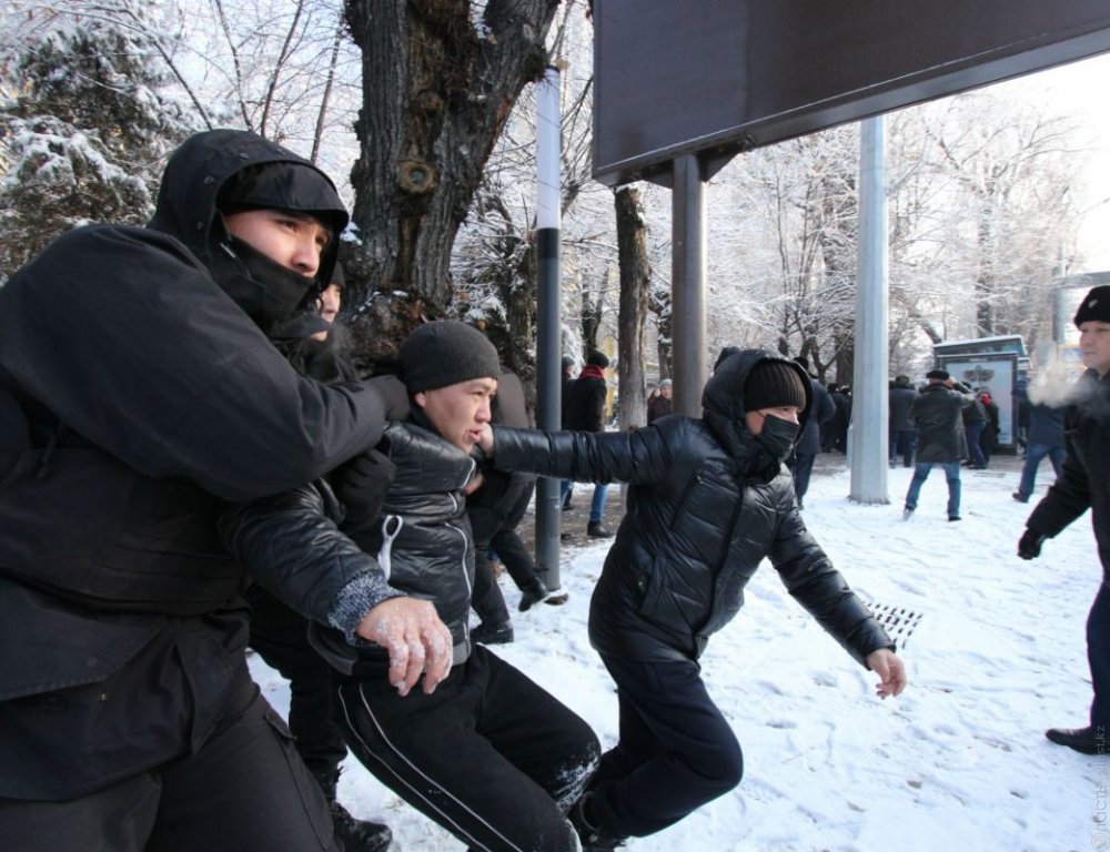 Арестованные на митинге в Алматы 16 декабря заявили о нарушениях своих прав