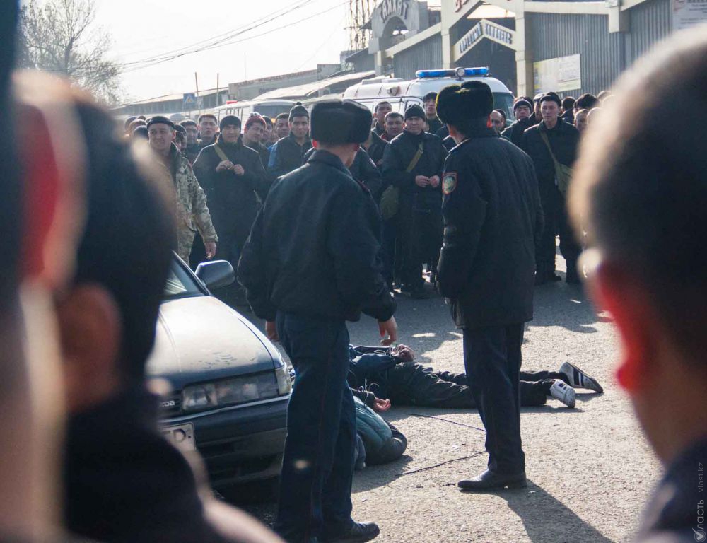 Во время пожара на барахолке полиция Алматы задержала шестерых воров