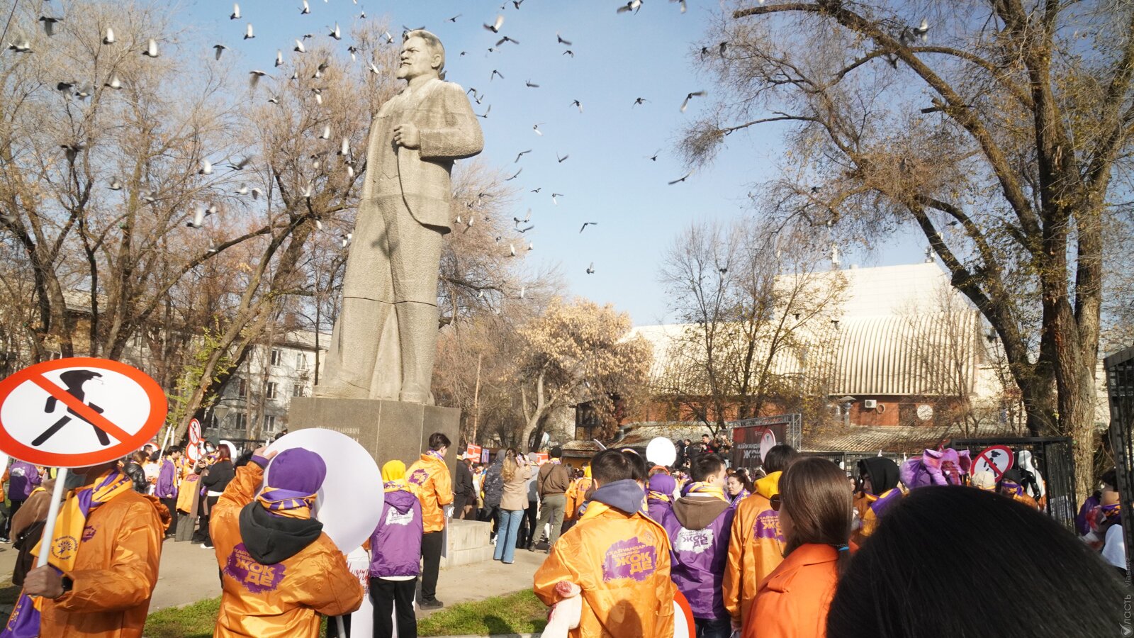 Pro-Tokayev Activists Rally Against Violence