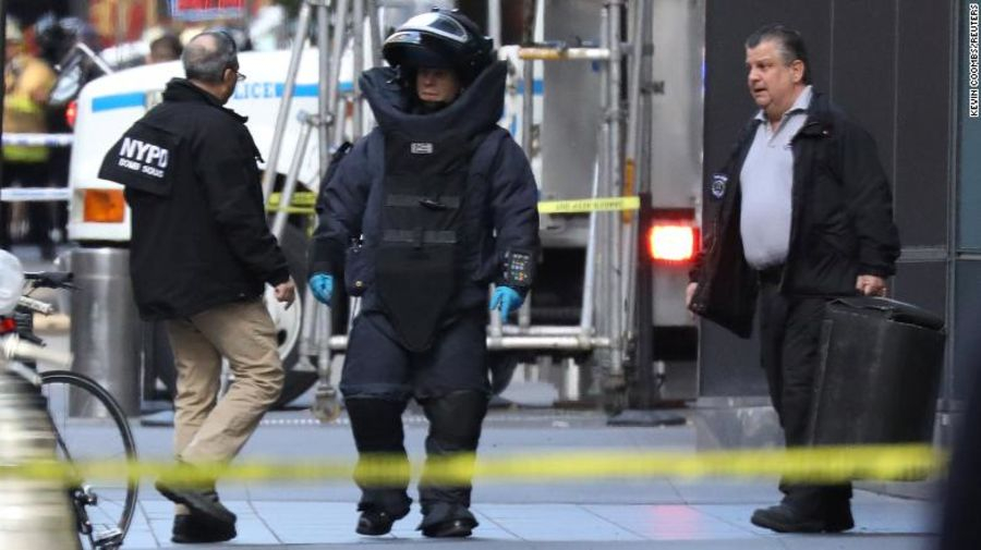 Неизвестные отправили посылки с взрывными устройствами в офис CNN, бывшим президентам США  