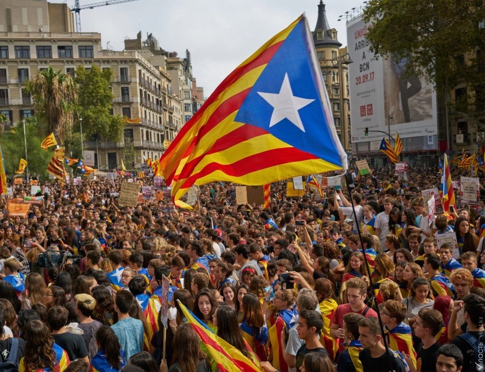 Власти Испании планируют провести досрочные выборы в Каталонии 