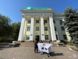 В Алматы задержали активистов Демпартии перед офисом партии Amanat