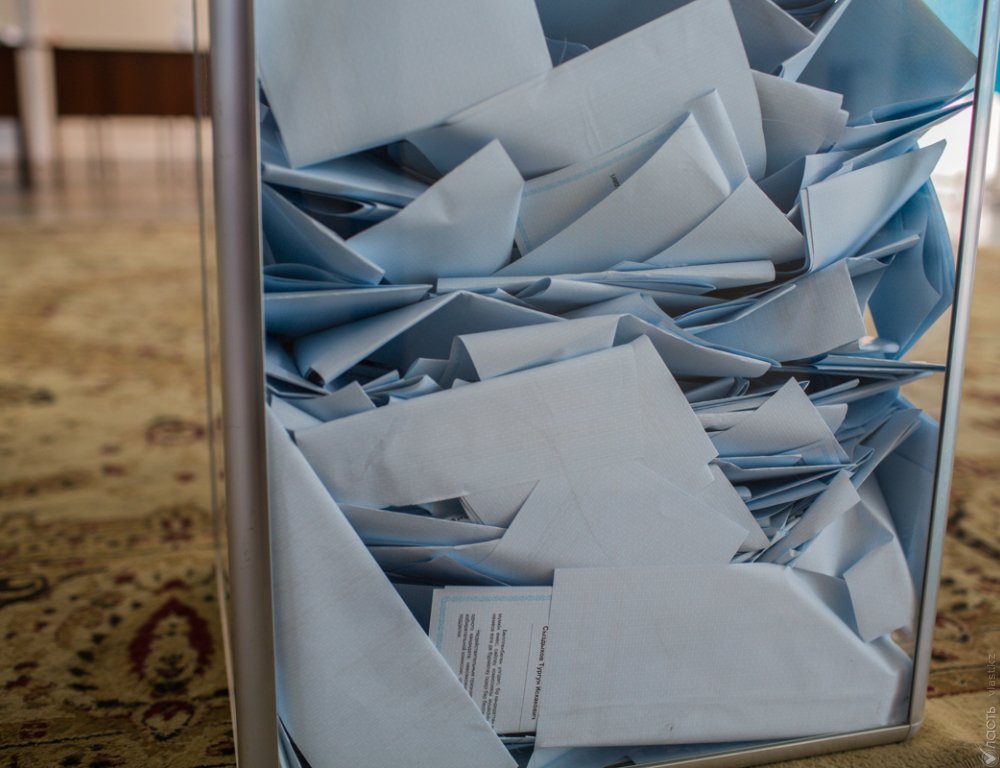 Более половины казахстанцев проголосовали на выборах президента