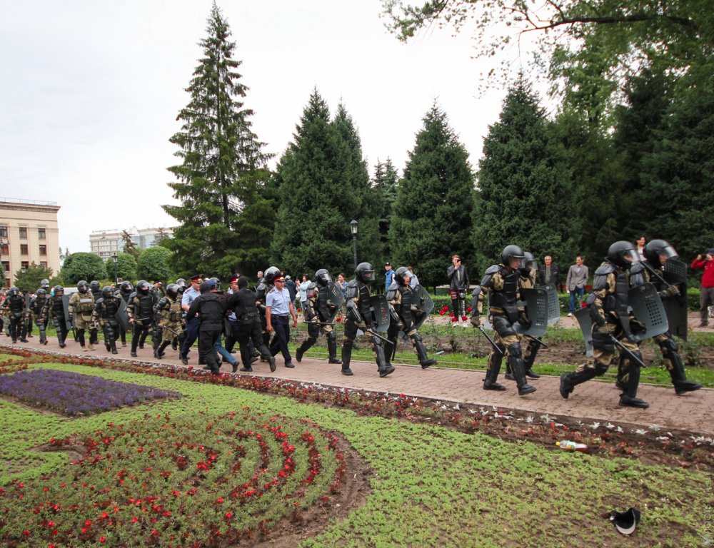 Более 300 полицейских пострадали в ходе митингов в Казахстане, заявили в МВД