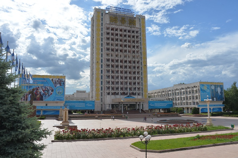 В сентябре будет повышена зарплата преподавателей казахстанских вузов − Аймагамбетов