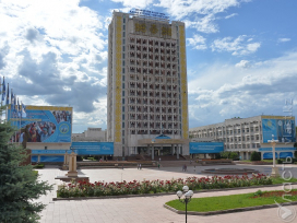 В сентябре будет повышена зарплата преподавателей казахстанских вузов − Аймагамбетов