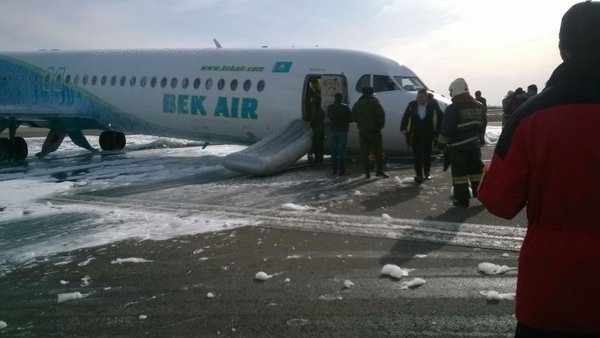  В аэропорту Астаны самолет компании Bek Air совершил аварийную посадку