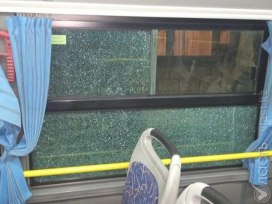 Полиция нашла подростков, разбивших стекла автобусов в микрорайоне «Саялы» в Алматы 